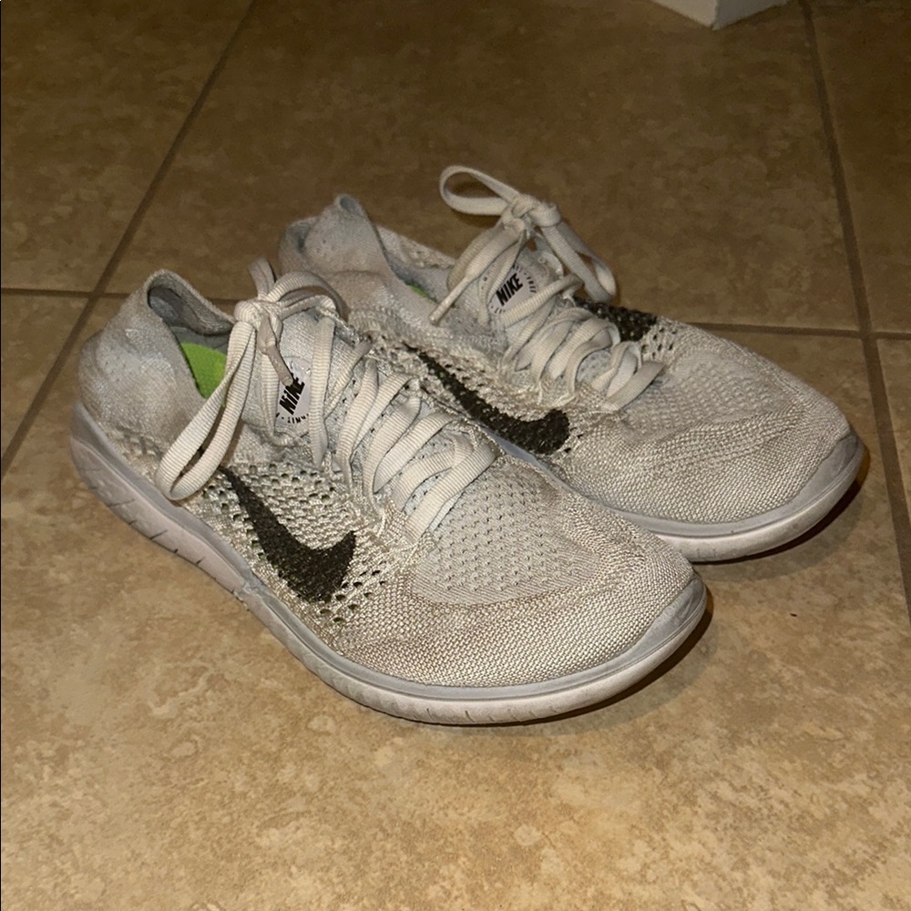Nike White and Black Sneakers Lightweight Mesh